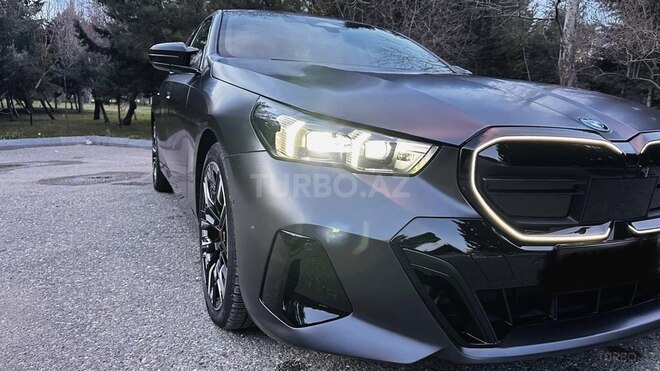 BMW i5-1