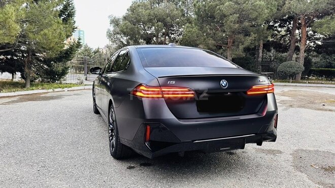 BMW i5-15