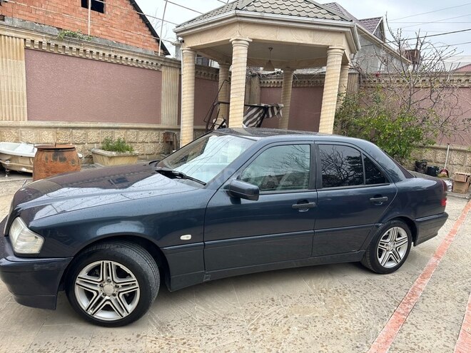 Mercedes C 200 1999, 413,382 km - 2.0 л - Yevlax