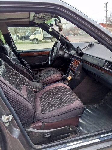 Mercedes E 200 1994, 310,000 km - 2.0 l - Ağcabədi