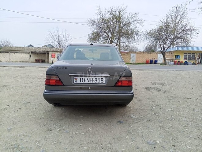 Mercedes E 200 1994, 310,000 km - 2.0 l - Ağcabədi