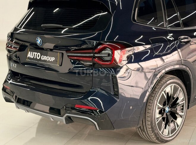 BMW iX3-6