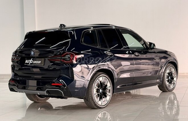 BMW iX3-5