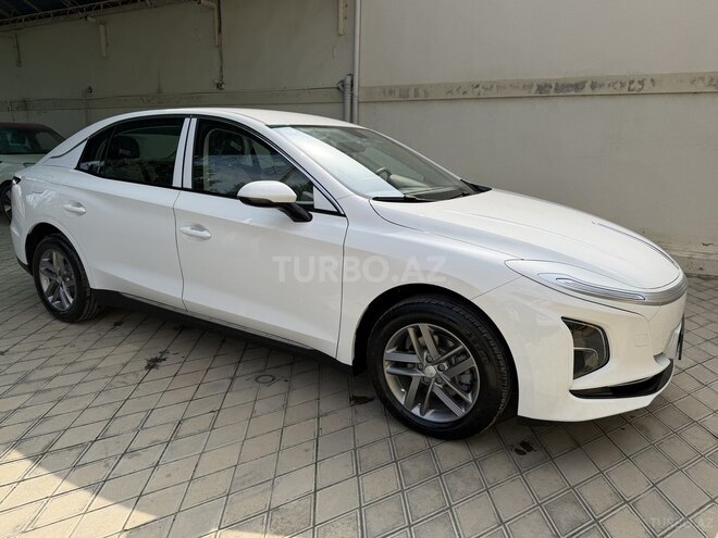 Hongqi E-QM5-3