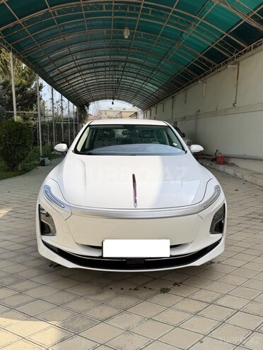 Hongqi E-QM5-1