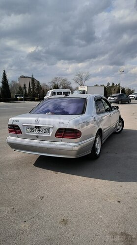 Mercedes E 270 2000, 484,913 km - 2.7 l - Bərdə