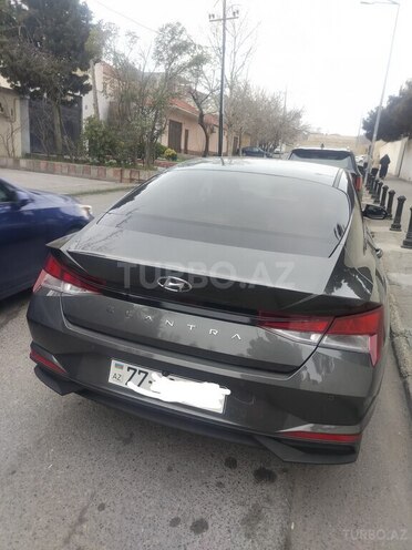 Hyundai Elantra-3