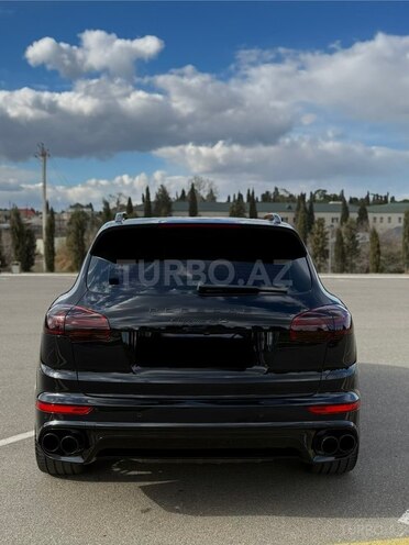 Porsche Cayenne S-8