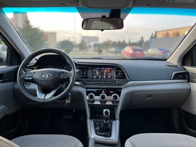 Hyundai Elantra-6