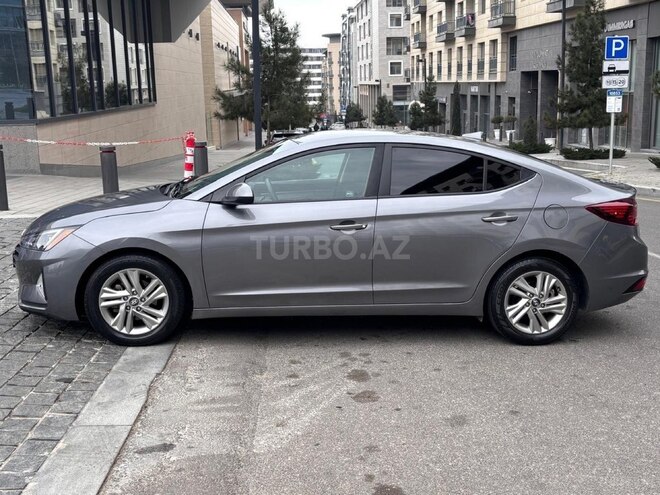 Hyundai Elantra-8