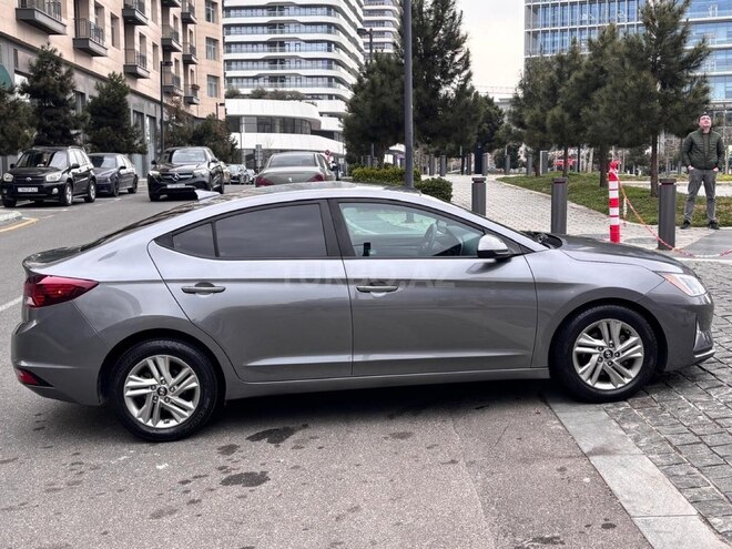 Hyundai Elantra-7