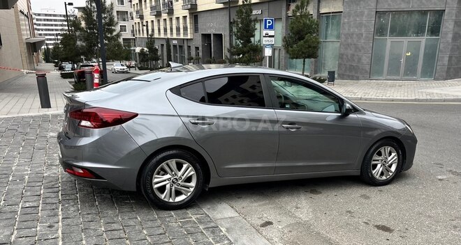 Hyundai Elantra-13