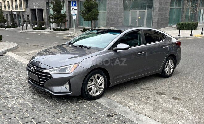 Hyundai Elantra-11