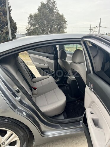 Hyundai Elantra-14