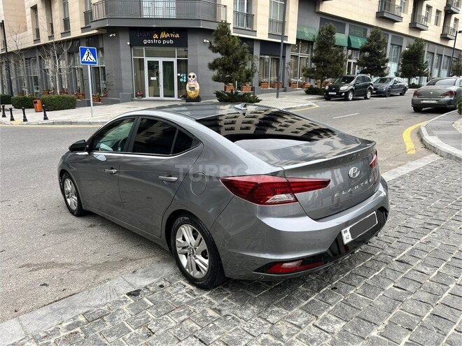 Hyundai Elantra-9