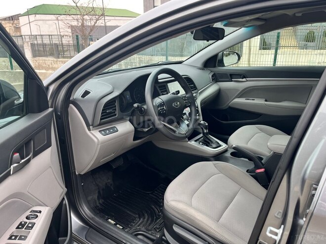 Hyundai Elantra-15