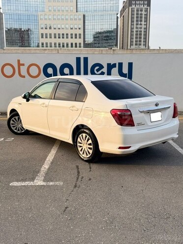 Toyota Corolla Axio-4