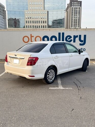 Toyota Corolla Axio-3