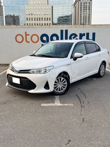 Toyota Corolla Axio-2