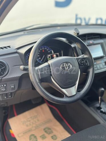 Toyota Corolla Axio-5