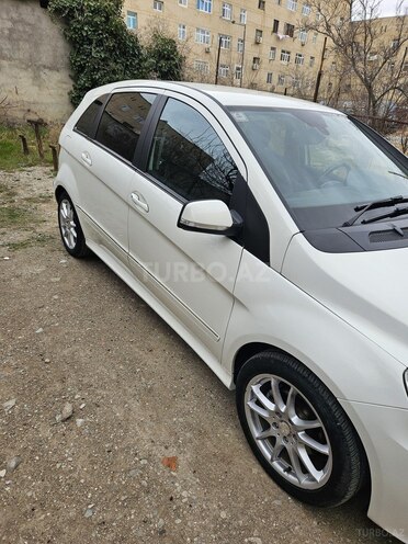 Mercedes B 180-11