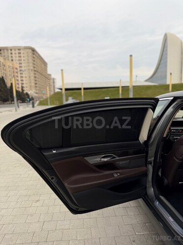 BMW 740-8