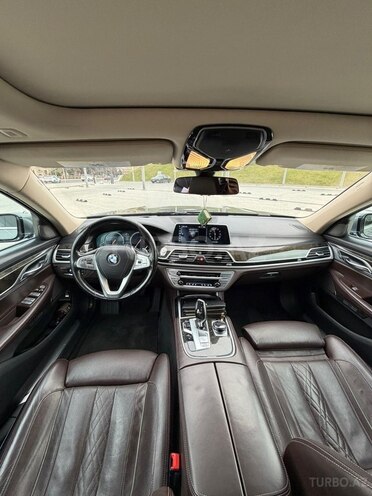 BMW 740-10