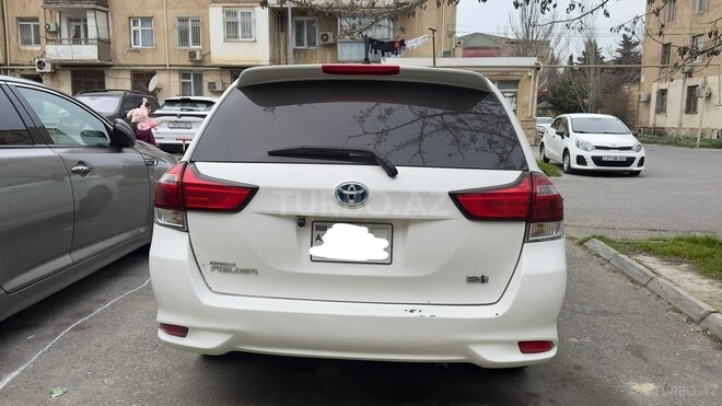 Toyota Corolla Fielder-2