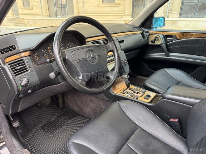 Mercedes E 240 1999, 212,000 km - 2.4 l - Sumqayıt