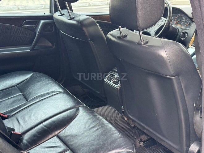 Mercedes E 240 1999, 212,000 km - 2.4 l - Sumqayıt