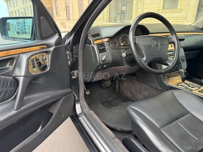 Mercedes E 240 1999, 212,000 km - 2.4 l - Sumqayıt