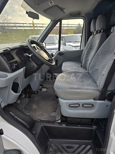 Ford Transit-7