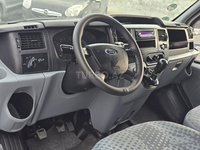 Ford Transit-8