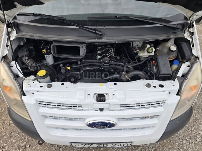 Ford Transit-16