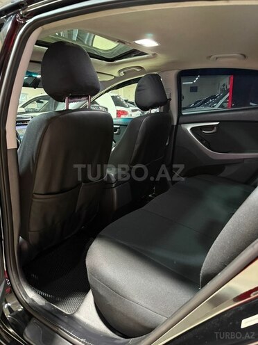 Hyundai Elantra-15