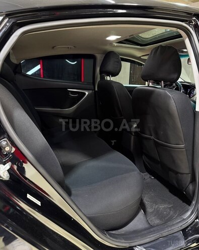 Hyundai Elantra-16