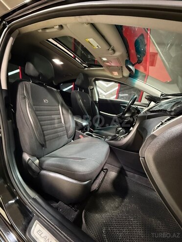 Hyundai Elantra-14