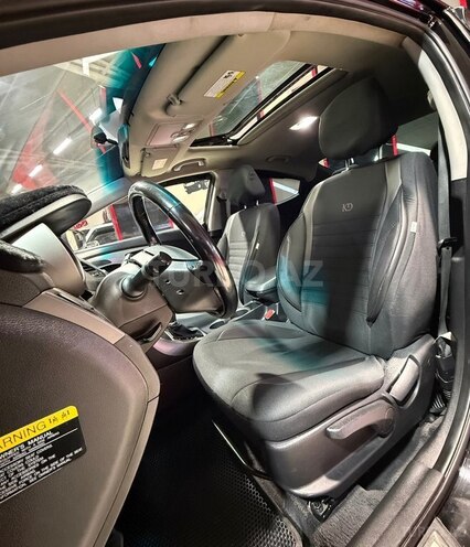 Hyundai Elantra-12