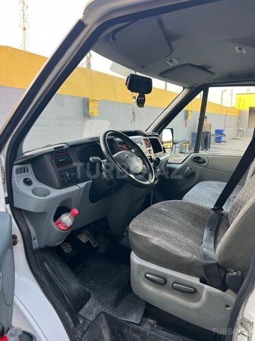 Ford Transit-9