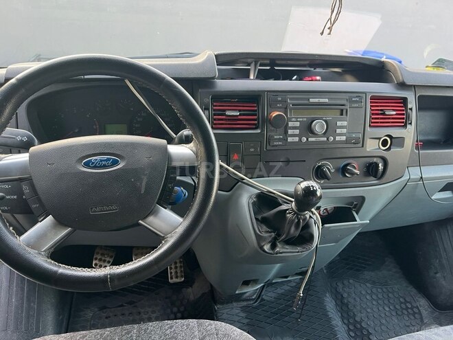Ford Transit-7