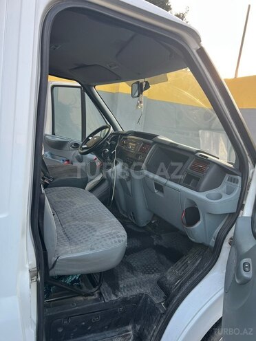 Ford Transit-8