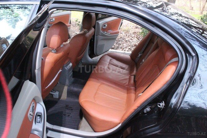 Nissan Maxima-5