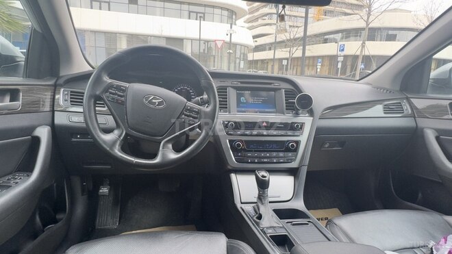 Hyundai Sonata-12