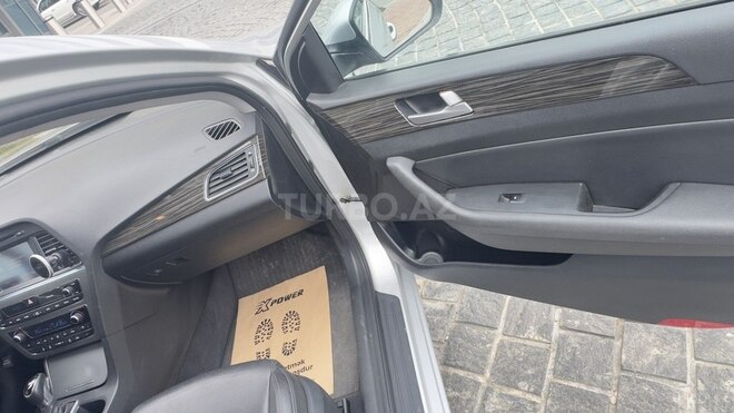 Hyundai Sonata-15