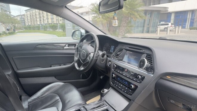 Hyundai Sonata-16