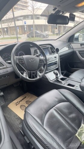 Hyundai Sonata-11