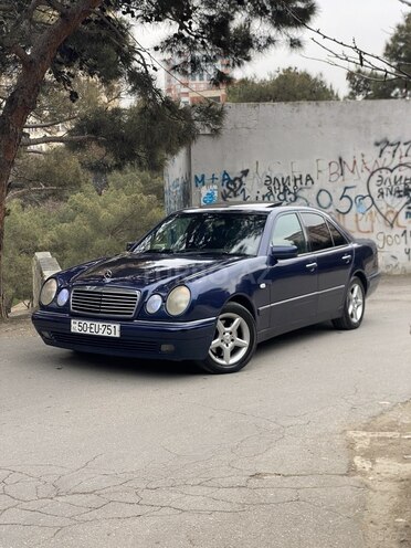 Mercedes E 240 1998, 245,450 km - 2.4 l - Bakı