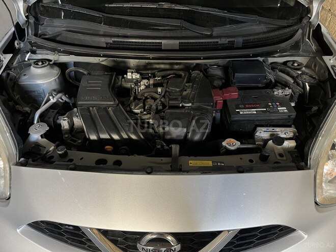 Nissan March-8