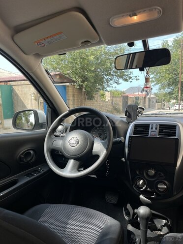 Nissan March-10
