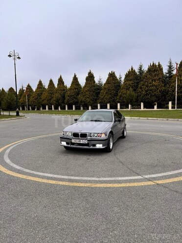 BMW 330-1